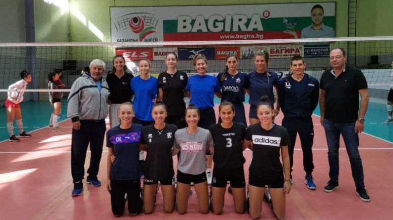 Стоян Гунчев пое волейболистките на ДКС Варна