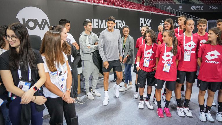 Голямата българска тенис звезда Григор Димитров изненада децата подавачи на топки