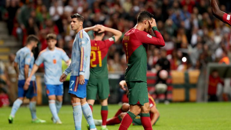 Испания спечели изключително драматична победа с 1:0 в гостуването си