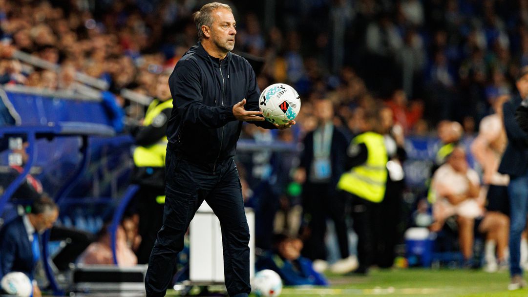 Флик разкри, че Ямал се завръща за Барселона и обяви пълно доверие в Шчесни