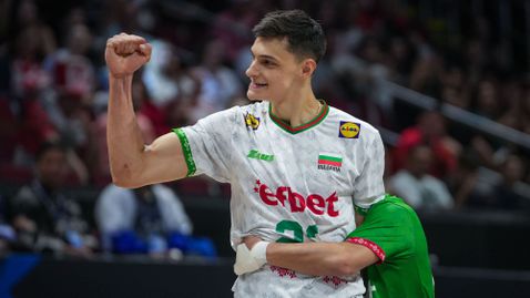 Алекс Николов на практика си гарантира приза за топ реализатор на Световното