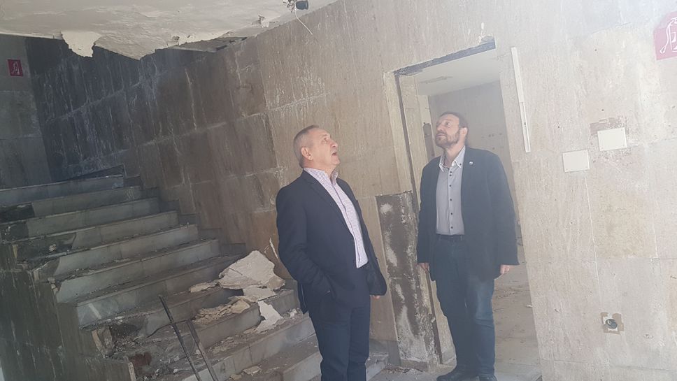 Спортният министър Андрей Кузманов и кметът на Слатина огледаха “Червено знаме“ и обсъдиха бъдещето на базата