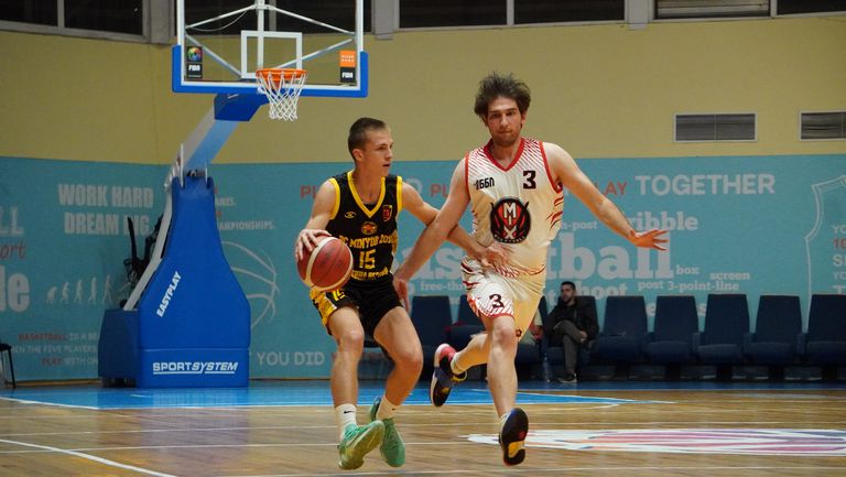 Миньор 2015 излезе еднолично начело във временното класиране на регион