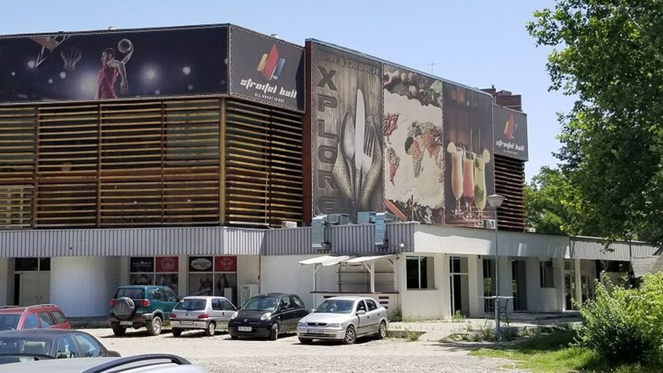 Община Пловдив започва процедура за придобиването на зала „Строител“, за да я предостави на Марица и Академик