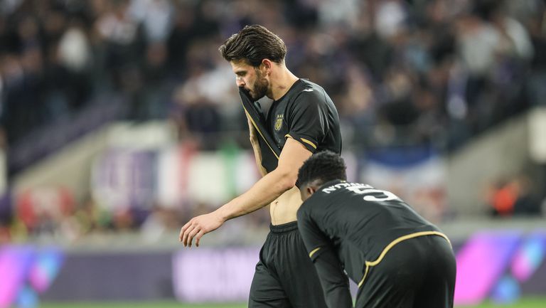 Андерлехт вече не държи съдбата в свои ръце след като