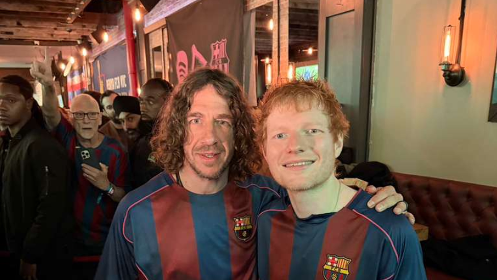 Суперзвездата на музикалната сцена Ед Шийрън остави за малко микрофона