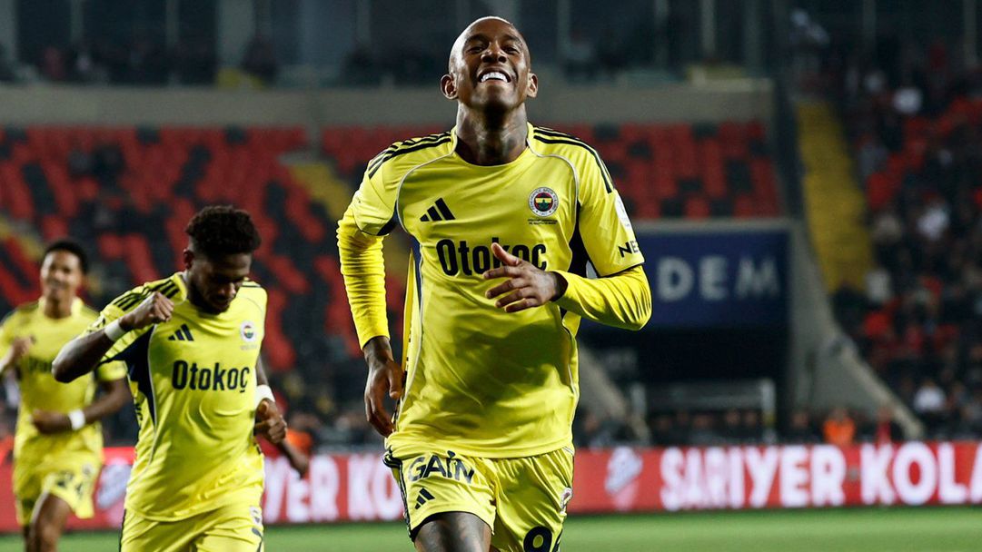 Фенербахче с гръмка победа като гост