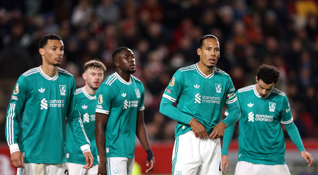 Карагър: Ливърпул е в криза, ще има много сериозни въпроси в съблекалнята