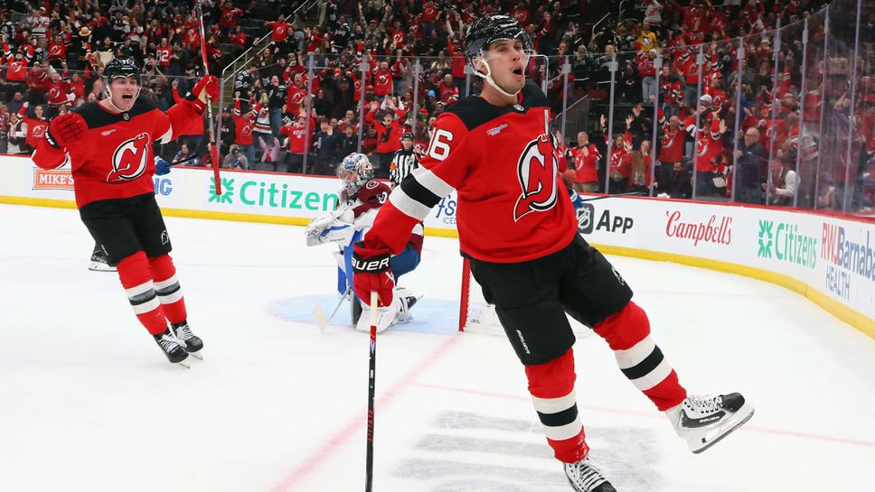 Джак Хюз отбеляза два гола включително победния 3 07 минути преди