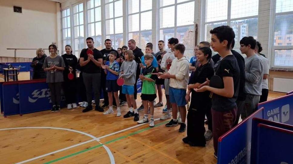 Студенти и ученици премериха сили в турнир по тенис на маса в Свищов
