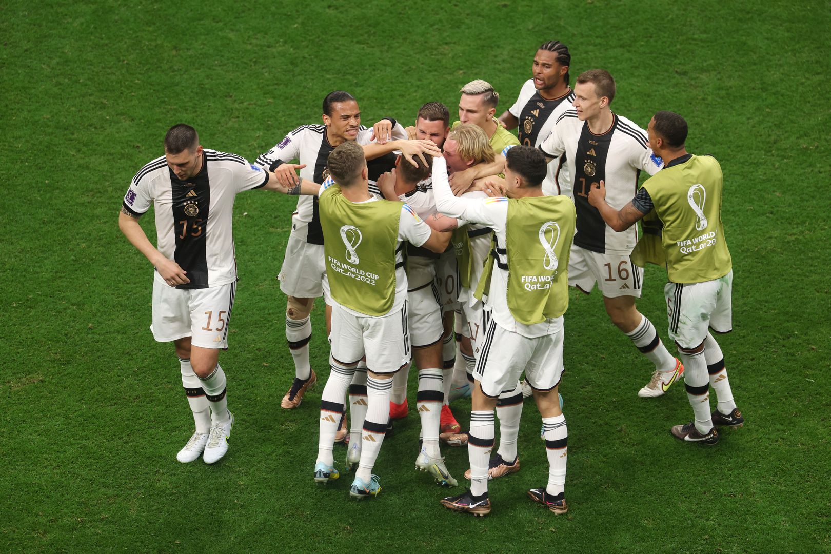 Испания - Германия 1:1, група "Е"
