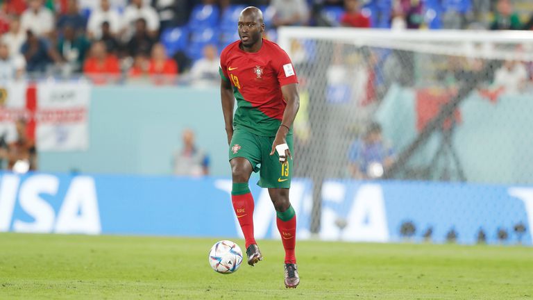 Португалският защитник Данило Перейра е с три счупени ребра след