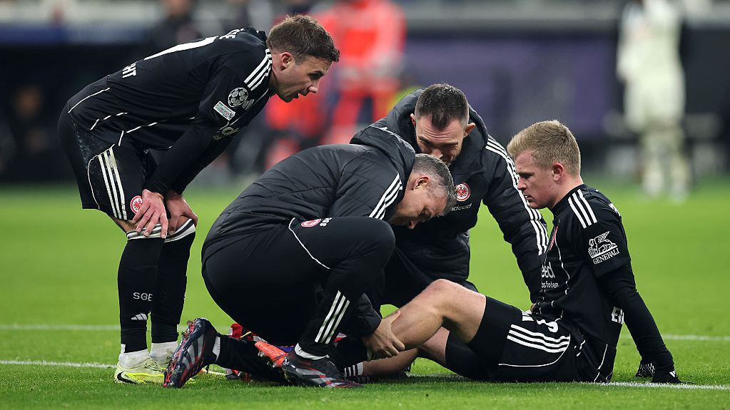 Нападател на Айнтрахт е аут до второ нареждане