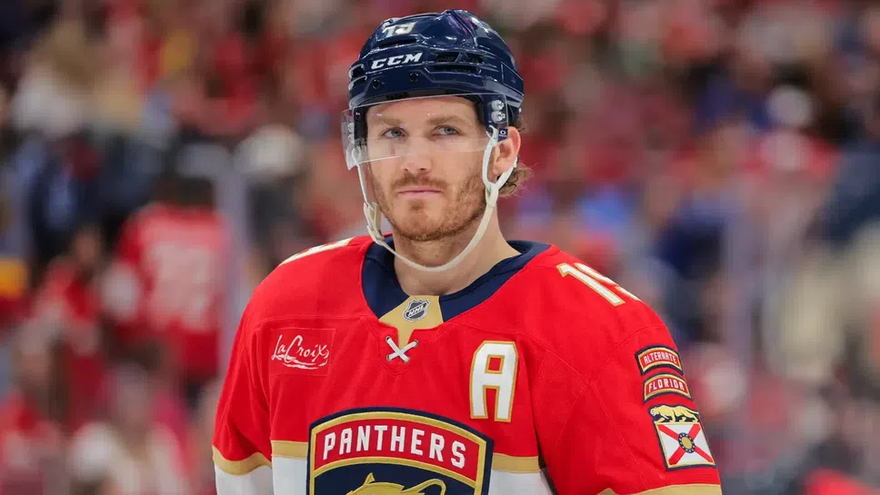 Звездата на хокейния Флорида Пантърс Матю Ткачък отново се пързаля