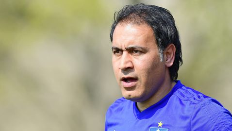  Бивш ирански национал си навлече проблеми, откакто облече екип с израелския байрак 