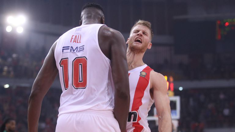 Олимпиакос продължава победната си серия в Гърция записвайки успех с