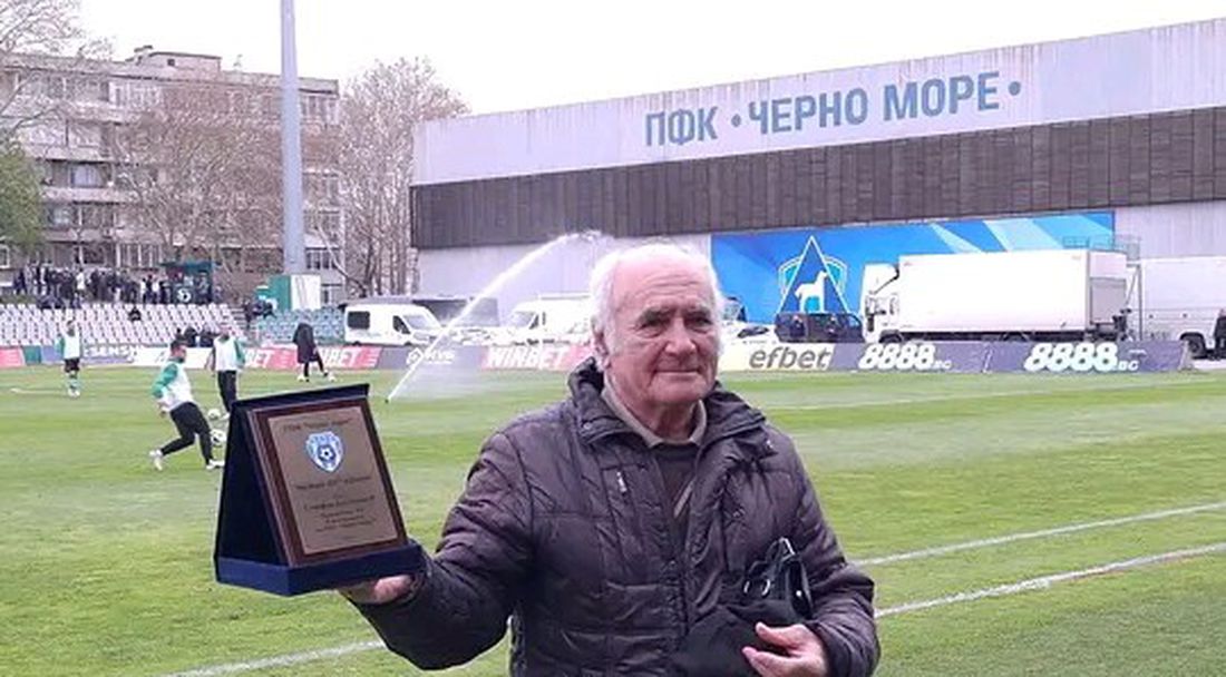 "Моряците" честитиха празника на футболна легенда