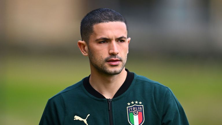 Сампдория официално привлече халфа на Интер Стефано Сенси 26 годишният футболист