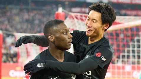  Байерн се размина за трети път с първата си победа за годината и към този момент има единствено точка преднина на върха 