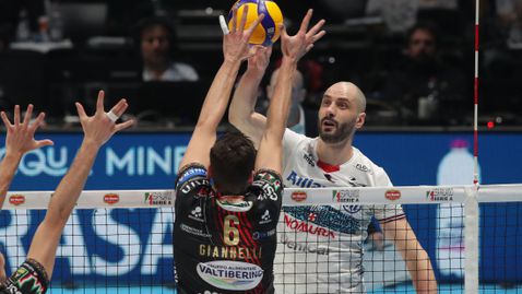 Матей Казийски и Милано затрудниха Перуджа, но не стигнаха до финал за Купата на Италия