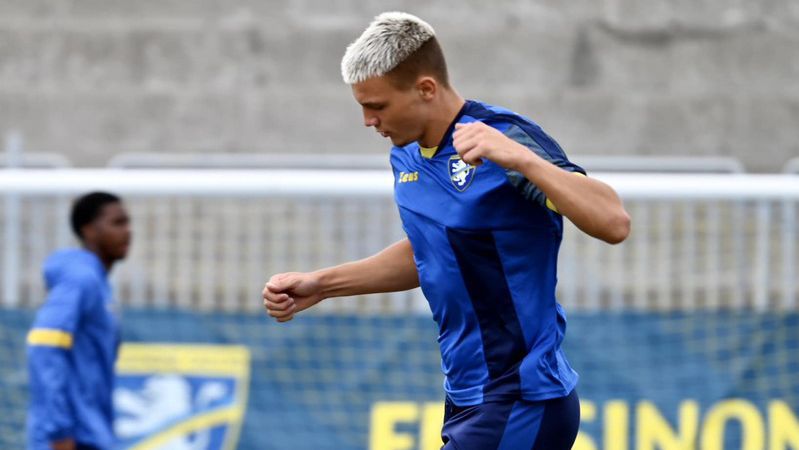 Български талант продължава да тренира с мъжкия състав на Фрозиноне