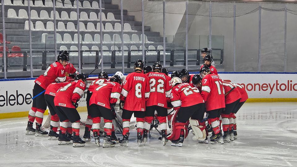 Хокеистите на България до 20 години започнаха със загуба на Световното