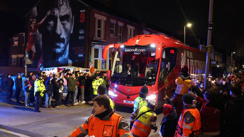 Съставите на Ливърпул и Карабах, Гравенберх е централен защитник