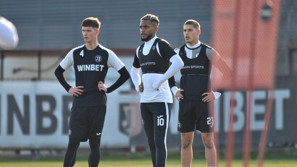 Александър Александров напусна днес лагера на Локомотив Пловдив в Белек