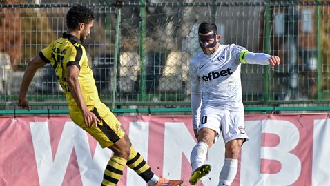 Линейка откара капитана на Спартак (Варна) след тежък удар в главата