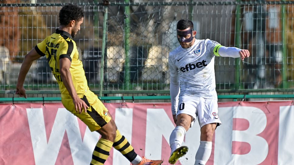 Капитанът на Спартак Варна Деян Лозев получи доста неприятна и