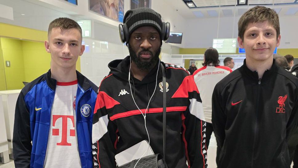 Фенове посрещнаха Ница на варненското летище