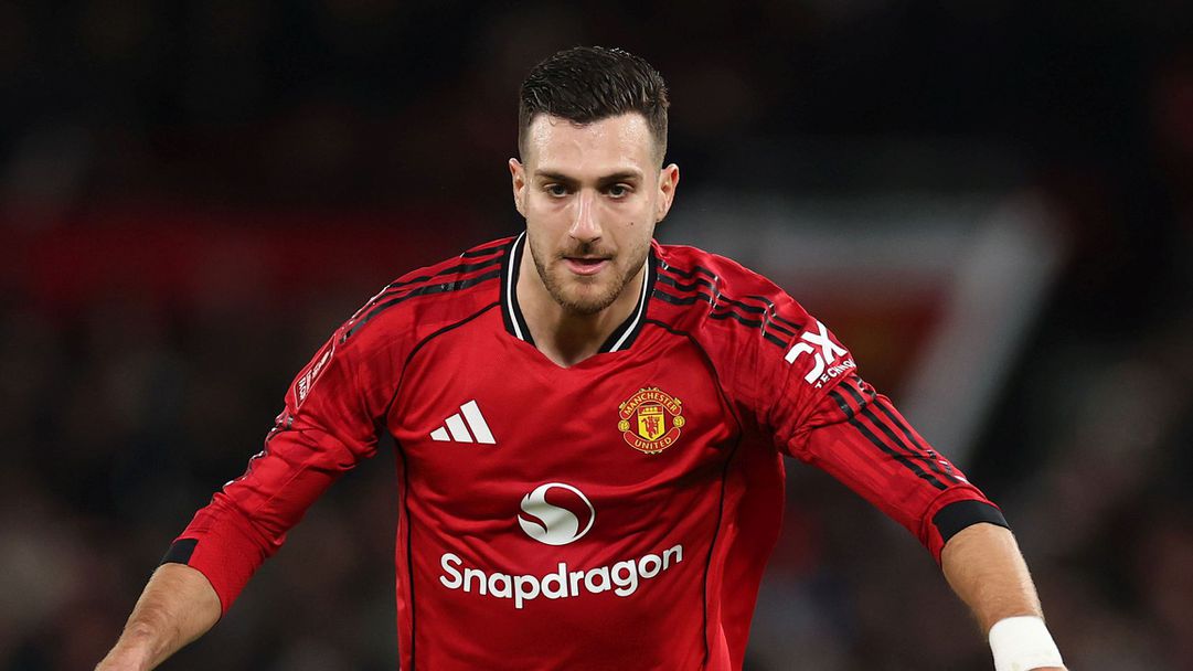 Невил хвали Далот: Добър защитник! Не е от световна класа, но и аз не бях