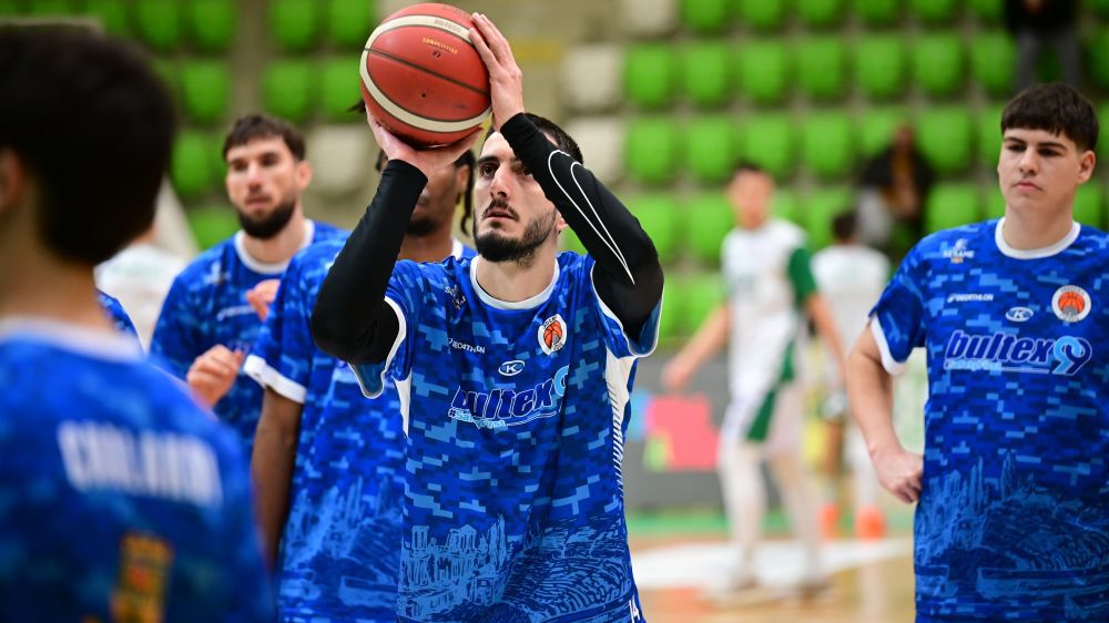 Баскетболистите на Академик се забавляват в Ботевград