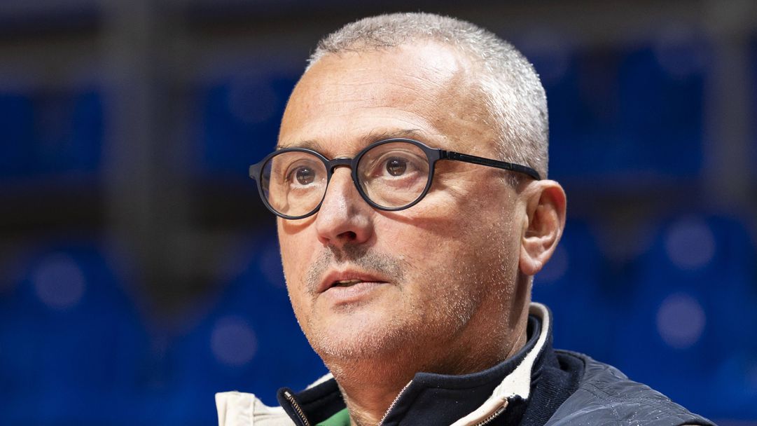 Черногорец пое Зенит