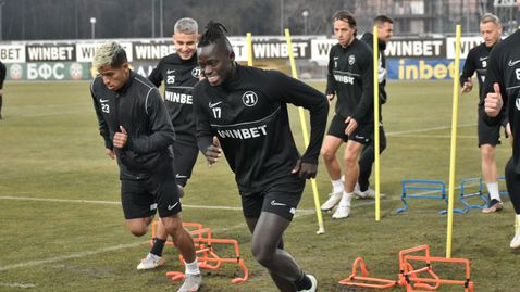  Локо (Пловдив) предлага контракт на крило, 