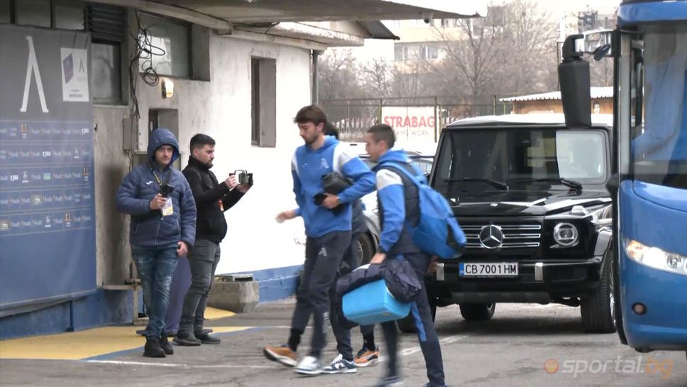 Футболистите на Левски пристигнаха на стадиона за дербито