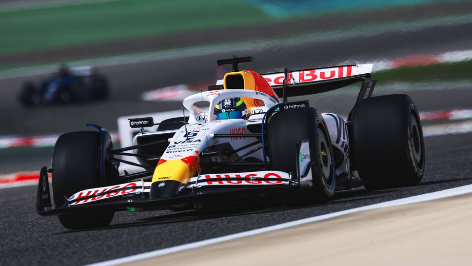 Счупено стъкло прекъсна последния ден на тестовете във Формула 1