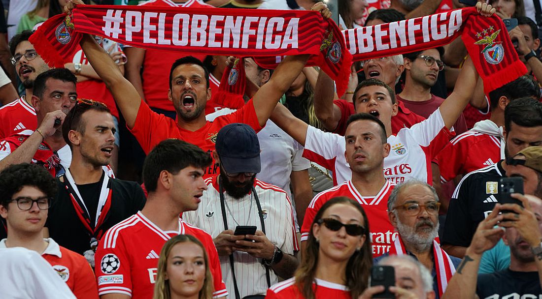 Бенфика отстрани петима свои привърженици за расистко поведение