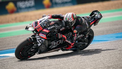 И падане не можa да спре Марко Бедзеки да спечели полпозишъна в Тайланд