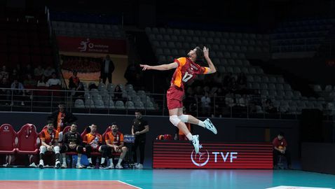 Георги Татаров дебютира за Галатасарай при загуба от шампиона Зираатбанк