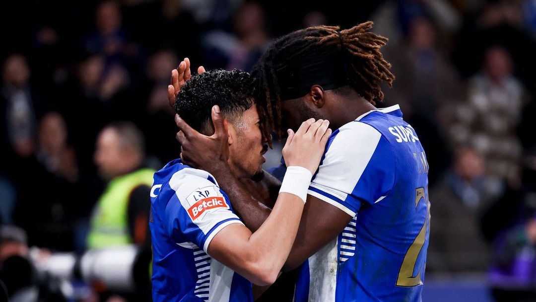 Изстрадана победа запази аванса на Порто