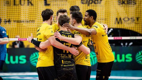 Силен Алекс Грозданов с 14 точки, Богданка с измъчен обрат и победа в Полша