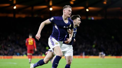  Скот Мактоминей изненада с нова порция голове за смут на Испания и накара Шотландия да мечтае 