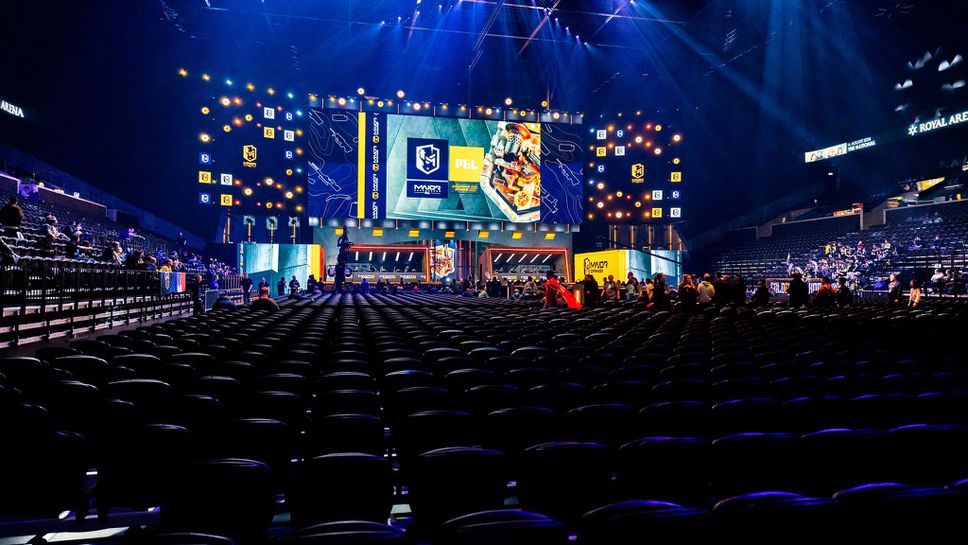 На живо! Cloud9 и Team Vitality вече излизат в Royal Arena, 15 000 зрители са в залата