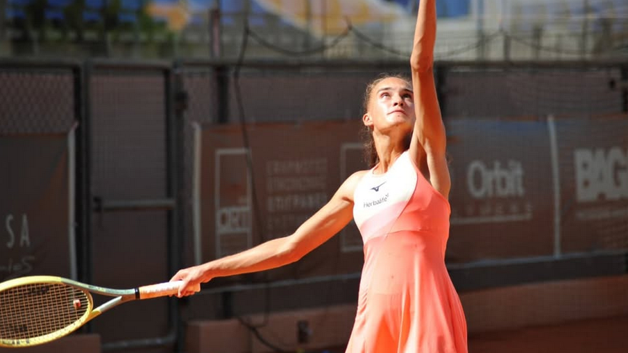 Денислава Глушкова бие в Санта Маргерита ди Пула, Ива Иванова отпадна