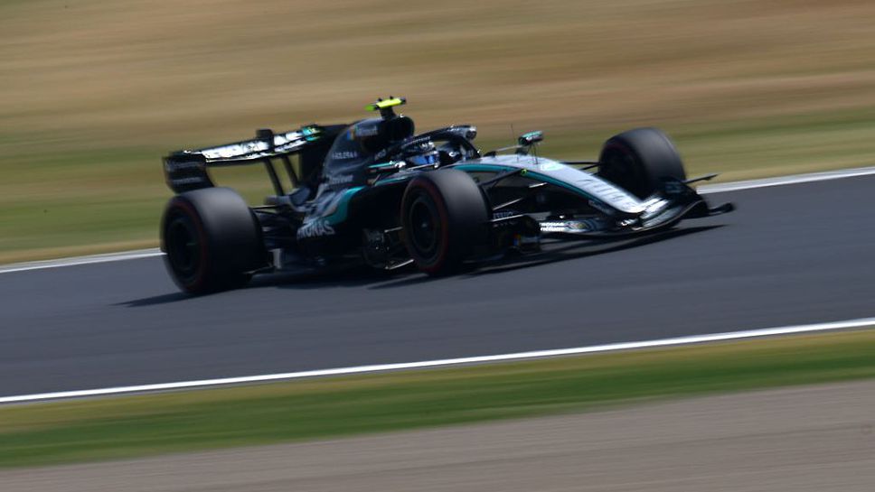 Мерцедес с 1 секунда аванс в Япония преди квалификацията