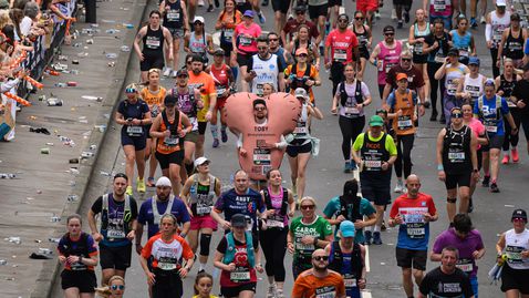 Лондонският маратон може да стане двудневно събитие, след като заявките надхвърлиха 1 млн.