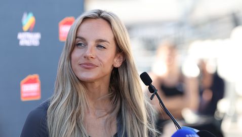 Световната шампионка в зала Джорджия Хънтър Бел претърпя поражение в Мелбърн