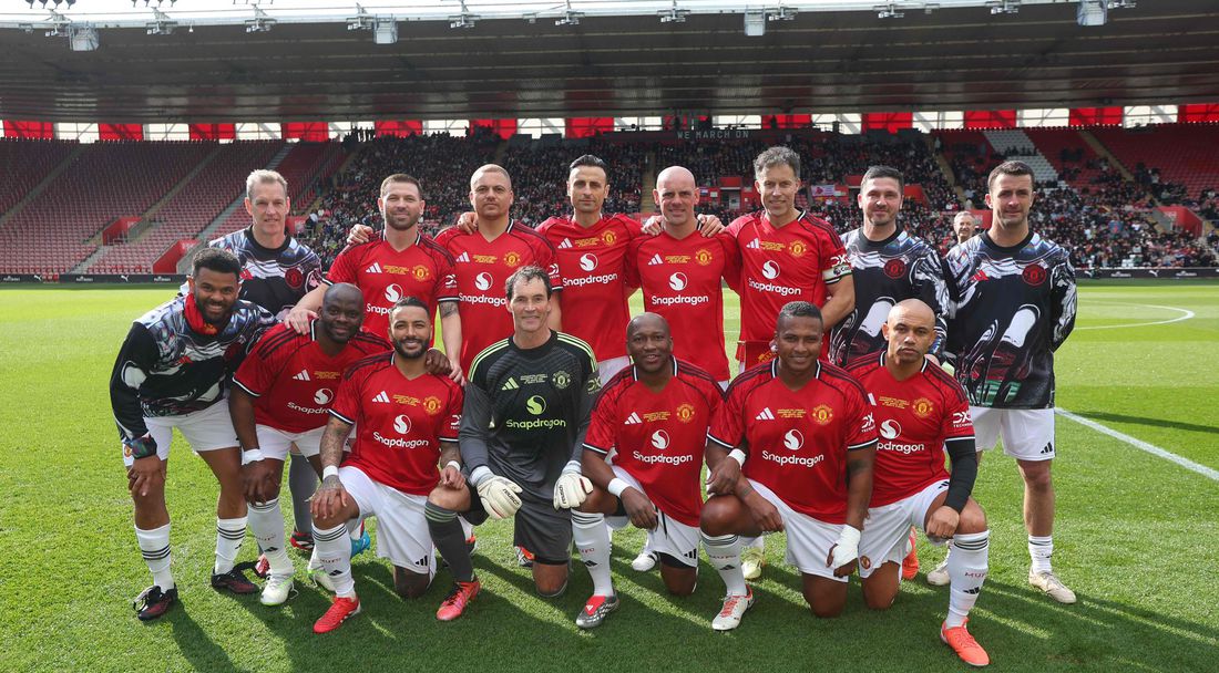 Греда, пропусната дузпа и куп елегантни отигравания от Бербатов при победа на легендите на Ман Юнайтед