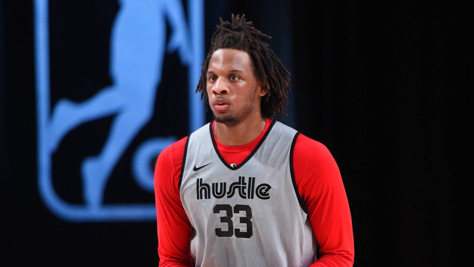 Торонто привлече крило